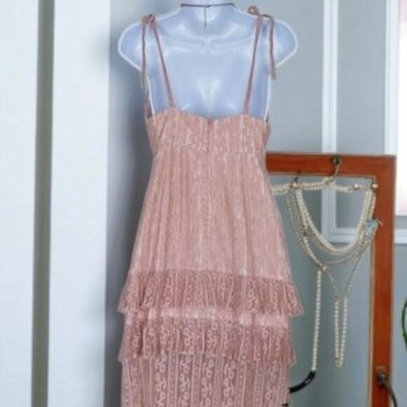 NWT BELLEVUE THE LABEL Florence Lace Maxi Dress in Dusty Pink - Picture 5 of 6